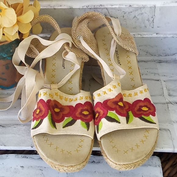 Montego Bay Club Vintage Embroidered Hippie Espadrille Wedges Size 9.5 - Picture 2 of 9